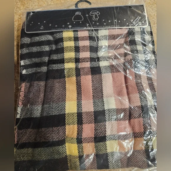 Vince Camuto Plaid Blanket Scarf & Beanie Set - Picture 5 of 5